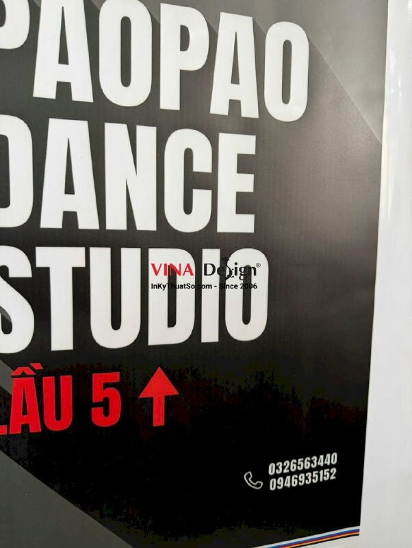 In bạt không gân UV chừa biên, biển bạt hướng dẫn lối đi lên Dance Studio - INKTS3771