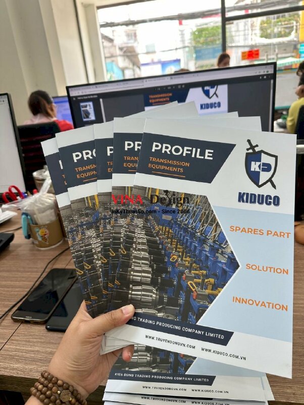 In catalogue khổ A4 2 mặt, bìa C300 cán mờ 1 mặt, ruột C150 không cán màng - INKTS309