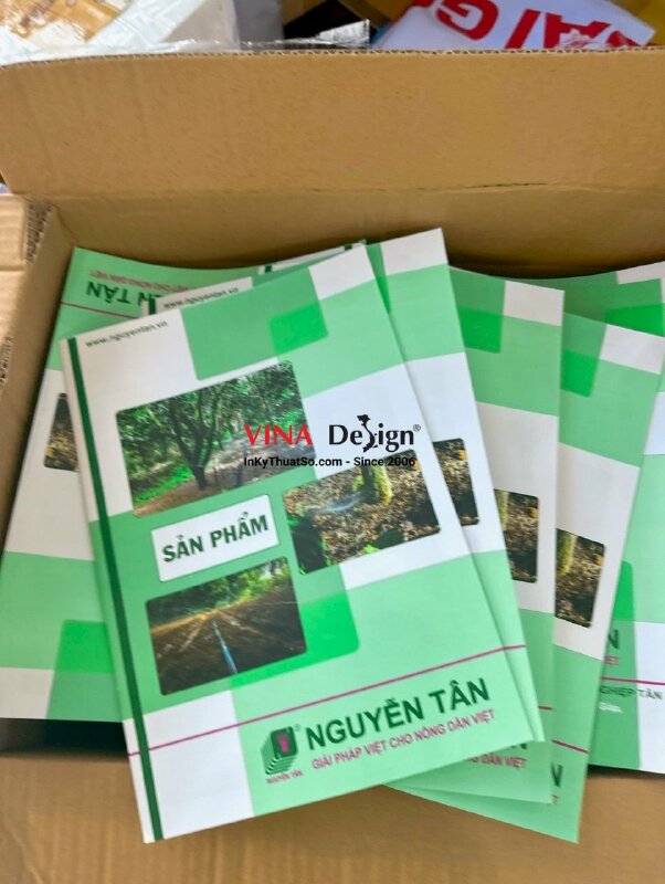 In catalogue sản phẩm khổ A4 đứng, giấy C150gsm, gáy đóng kim - INKTS370