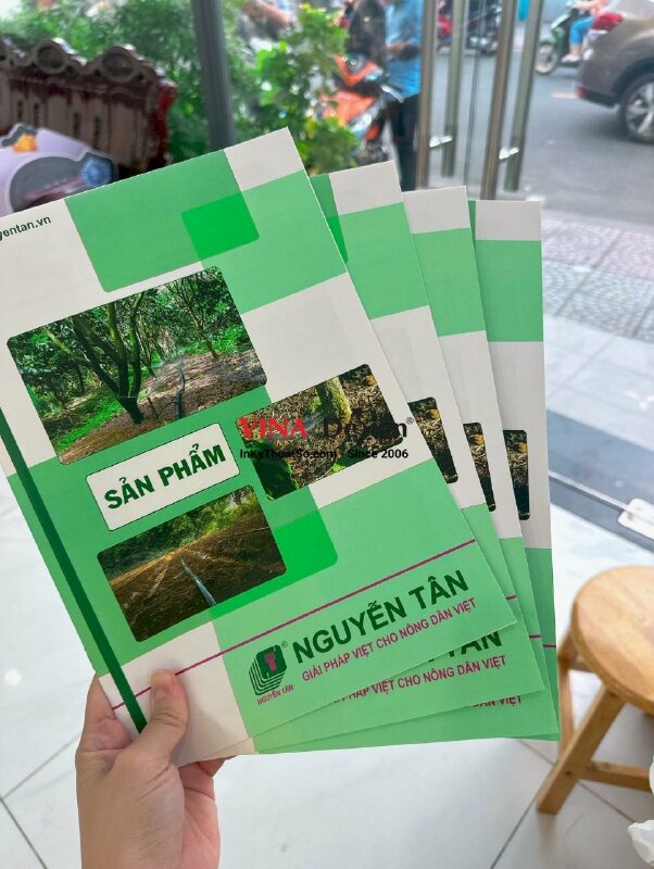 In catalogue sản phẩm khổ A4 đứng, giấy C150gsm, gáy đóng kim - INKTS370
