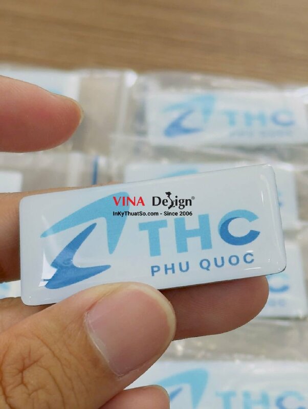 In huy hiệu cài áo logo công ty du lịch và tour trọn gói tại Phú Quốc, nhựa đổ keo gắn nam châm hít - INKTS3729