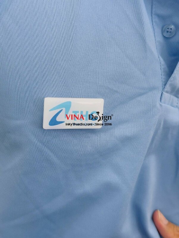 In huy hiệu cài áo logo công ty du lịch và tour trọn gói tại Phú Quốc, nhựa đổ keo gắn nam châm hít - INKTS3729