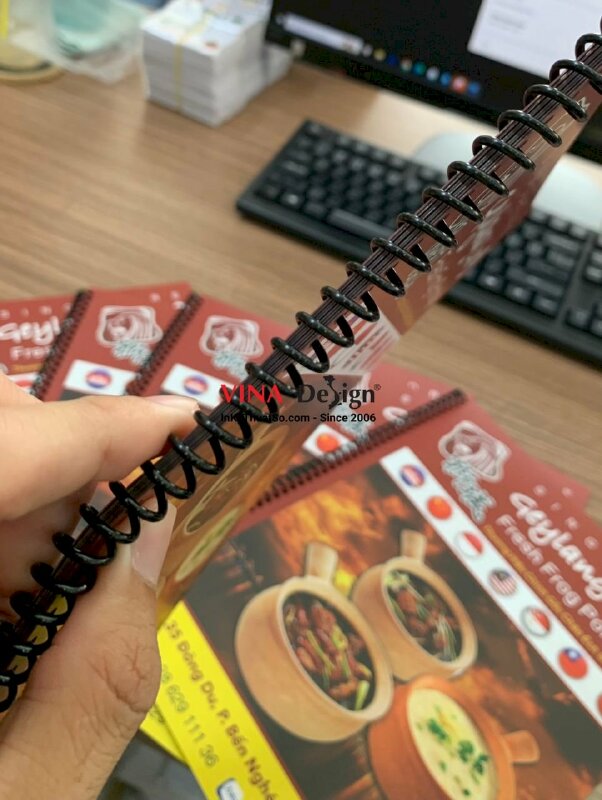In menu nhà hàng, nhựa mỏng đóng gáy lò xo, in laser, cán mờ - INKTS311