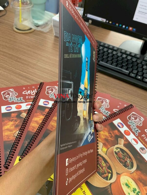 In menu nhà hàng, nhựa mỏng đóng gáy lò xo, in laser, cán mờ - INKTS311