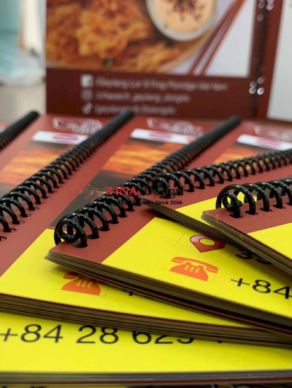 In menu nhà hàng, nhựa mỏng đóng gáy lò xo, in laser, cán mờ - INKTS311
