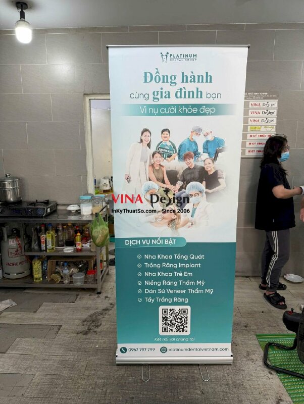 In standee chân cuốn giới thiệu dịch vụ nha khoa, lắp sẵn vào banner cuốn - INKTS3709