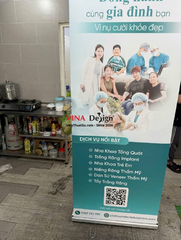In standee chân cuốn giới thiệu dịch vụ nha khoa, lắp sẵn vào banner cuốn - INKTS3709
