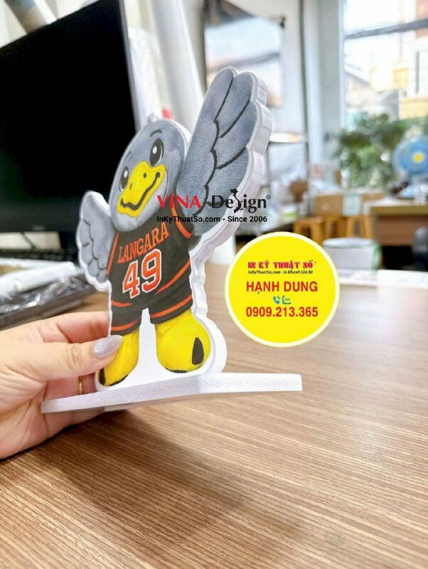 In standee để bàn mô hình linh vật trường College tại Canada thông tin về học bổng Scholarship -  INKTS3743