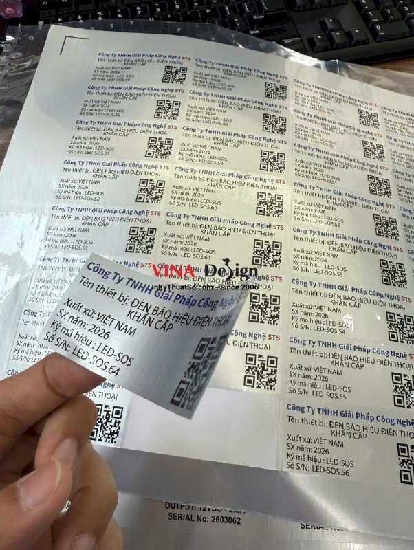 In tem bạc dán thiết bị Đèn báo hiệu điện thoại khẩn cấp, dàn file in lên khổ A3, có bế - INKTS3718