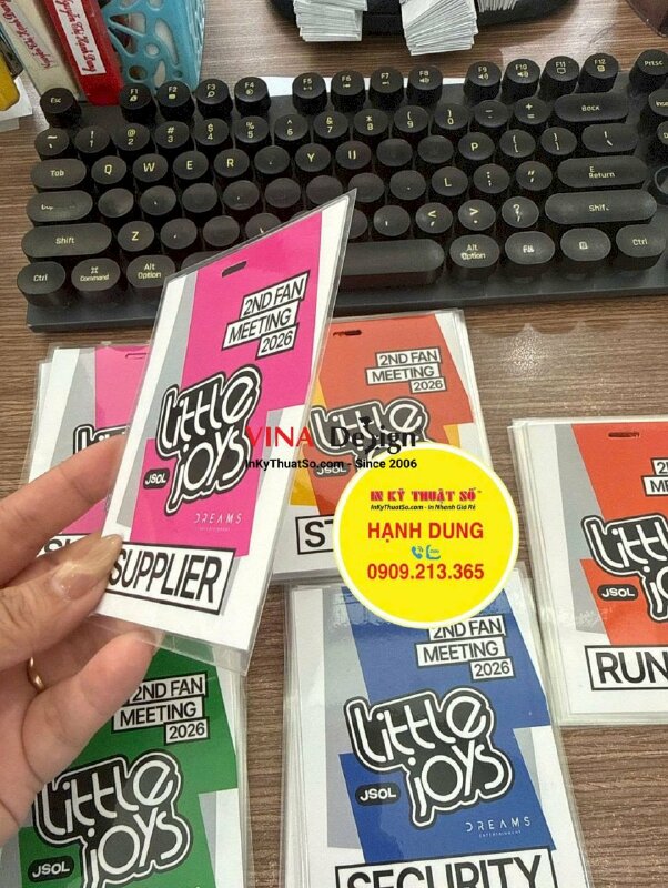 In thẻ đeo sự kiện Fan Meeting chức danh Staff, Media, Supplier, Security, Runner, thẻ giấy ép plastic - INKTS3736