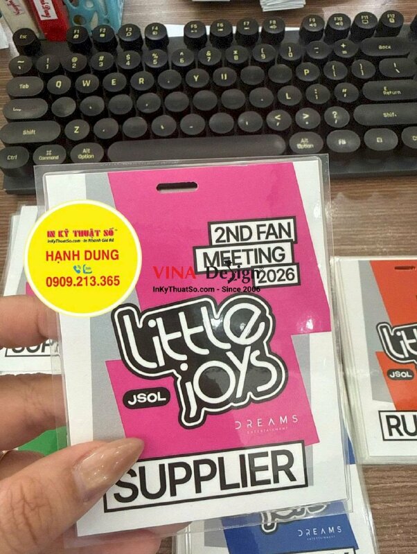 In thẻ đeo sự kiện Fan Meeting chức danh Staff, Media, Supplier, Security, Runner, thẻ giấy ép plastic - INKTS3736
