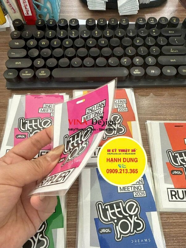 In thẻ đeo sự kiện Fan Meeting chức danh Staff, Media, Supplier, Security, Runner, thẻ giấy ép plastic - INKTS3736