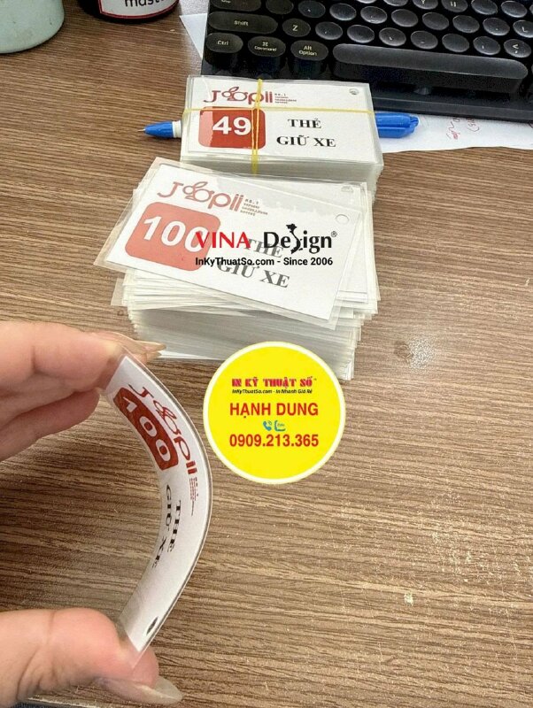 In thẻ giữ xe quán buffet toekbokki Hàn Quốc, giấy ép plastic in 2 mặt giống nhau, đánh số nhảy - INKTS3737