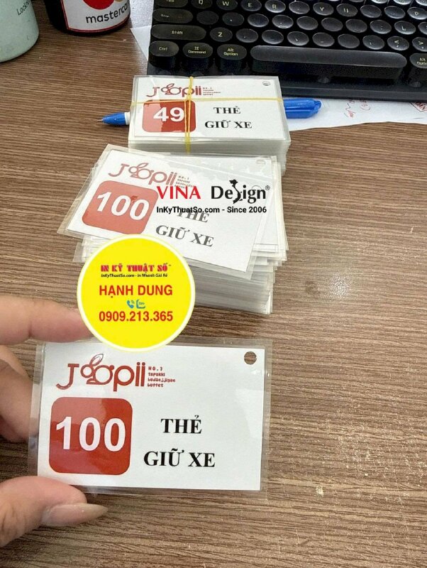 In thẻ giữ xe quán buffet toekbokki Hàn Quốc, giấy ép plastic in 2 mặt giống nhau, đánh số nhảy - INKTS3737