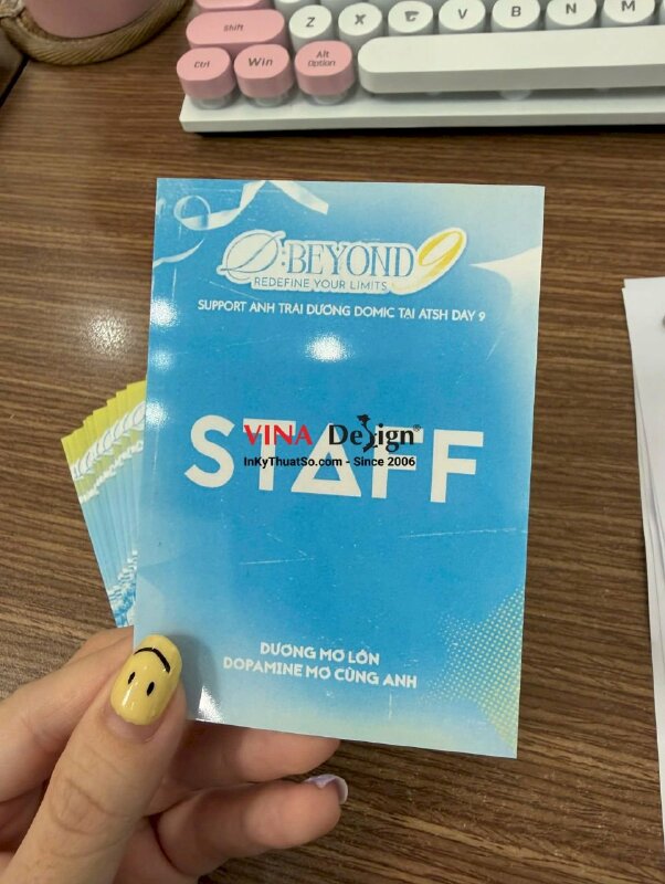 In thẻ Staff support idol tại concert, thẻ nhựa mỏng in laser 2 mặt - INKTS3770