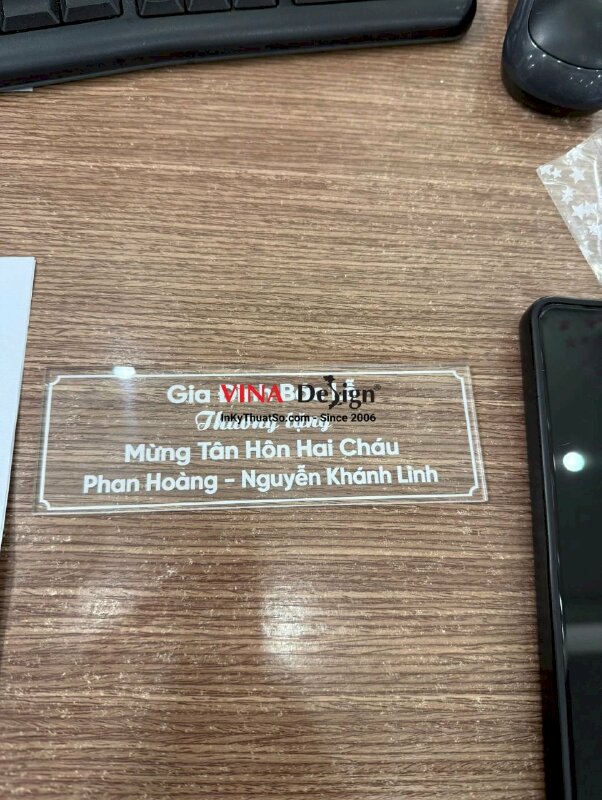 In thẻ Thương Tặng Mừng Tân Hôn Hai Cháu gắn quà cưới, Mica trong 5li in UV ngược, lót trắng nội dung - INKTS3721