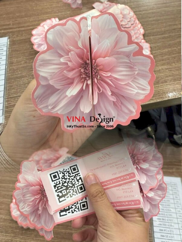 In tờ rơi tag gấp bế theo hình bông hoa cho tiệm Nail Spa, hàng gửi đi Canada - INKTS3758