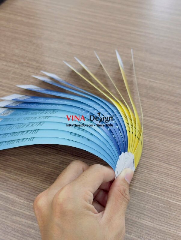 In vòng đeo tay sự kiện check in, in PP keo keo, cán mờ, cắt rời từng dây, đính keo ngay đầu dây - INKTS3727