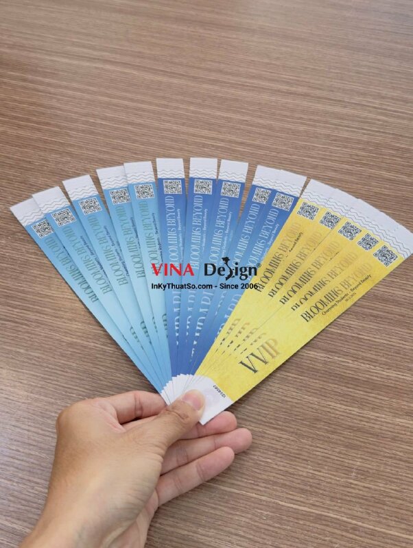 In vòng đeo tay sự kiện check in, in PP keo keo, cán mờ, cắt rời từng dây, đính keo ngay đầu dây - INKTS3727