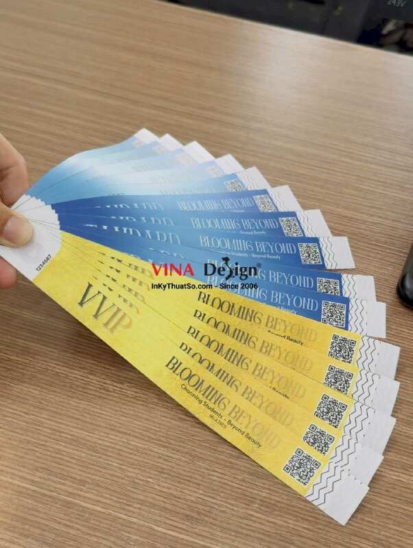 In vòng đeo tay sự kiện check in, in PP keo keo, cán mờ, cắt rời từng dây, đính keo ngay đầu dây - INKTS3727