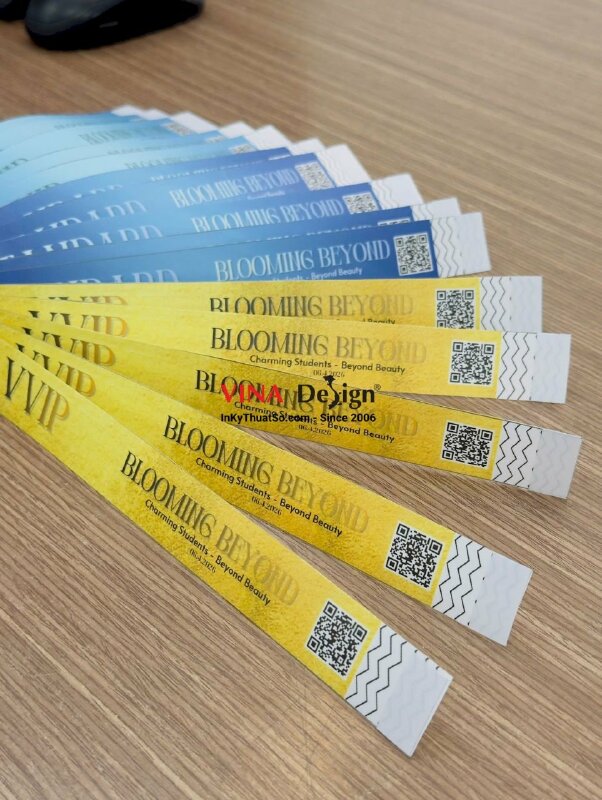 In vòng đeo tay sự kiện check in, in PP keo keo, cán mờ, cắt rời từng dây, đính keo ngay đầu dây - INKTS3727