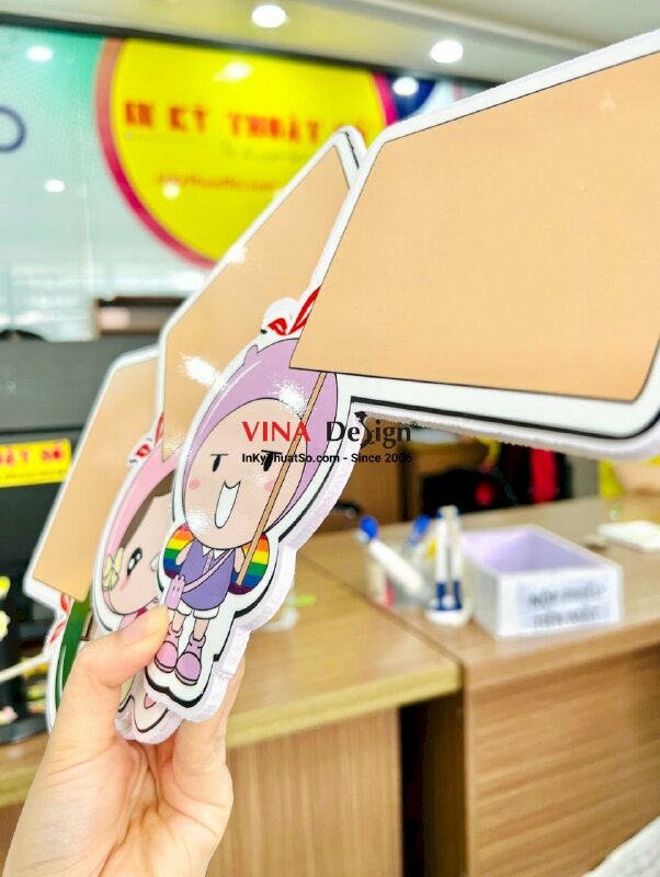 Chibi cầm bảng ghi chú check list công việc học tập decor trang trí, in PP cán format - INKTS631