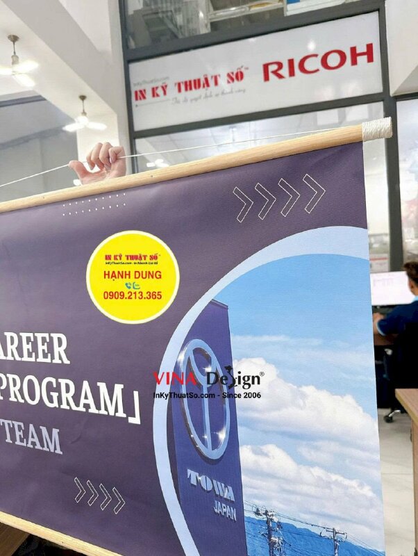 In poster banner Canvas mực dầu mờ, nẹp gỗ 2 đầu treo văn phòng công ty - INKTS3793