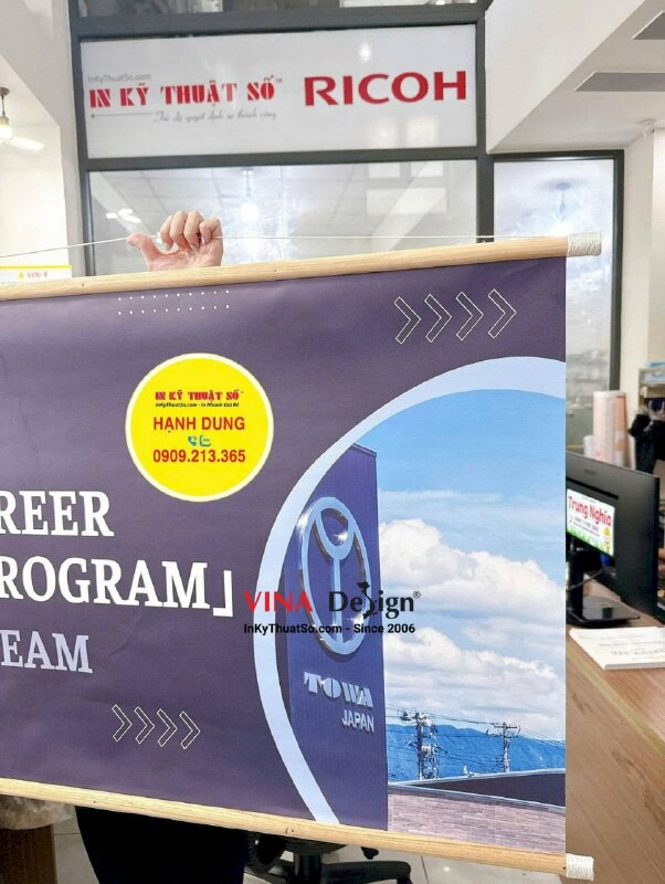 In poster banner Canvas mực dầu mờ, nẹp gỗ 2 đầu treo văn phòng công ty - INKTS3793