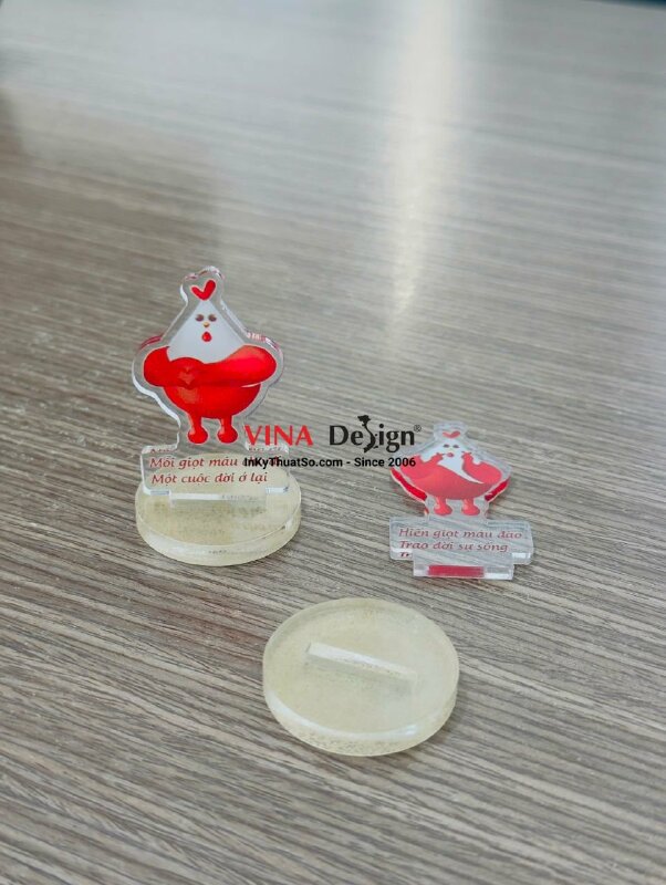 In standee mica trong hình linh vật hiến máu nhân đạo Việt Nam - INKTS3779