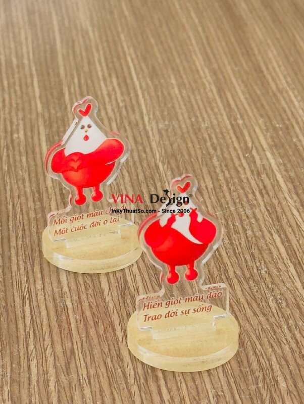 In standee mica trong hình linh vật hiến máu nhân đạo Việt Nam - INKTS3779
