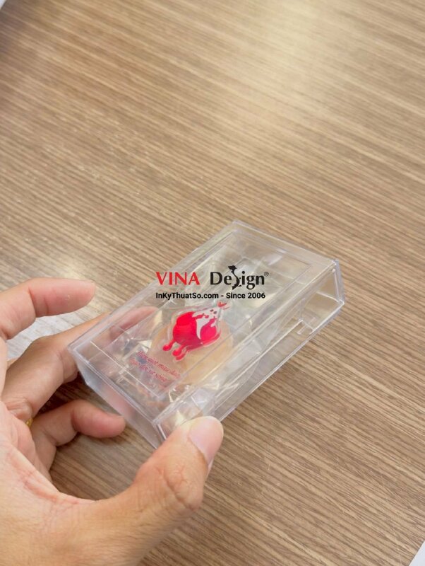In standee mica trong hình linh vật hiến máu nhân đạo Việt Nam - INKTS3779