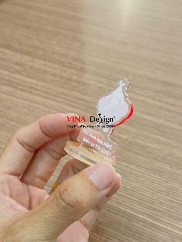 In standee mica trong hình linh vật hiến máu nhân đạo Việt Nam - INKTS3779