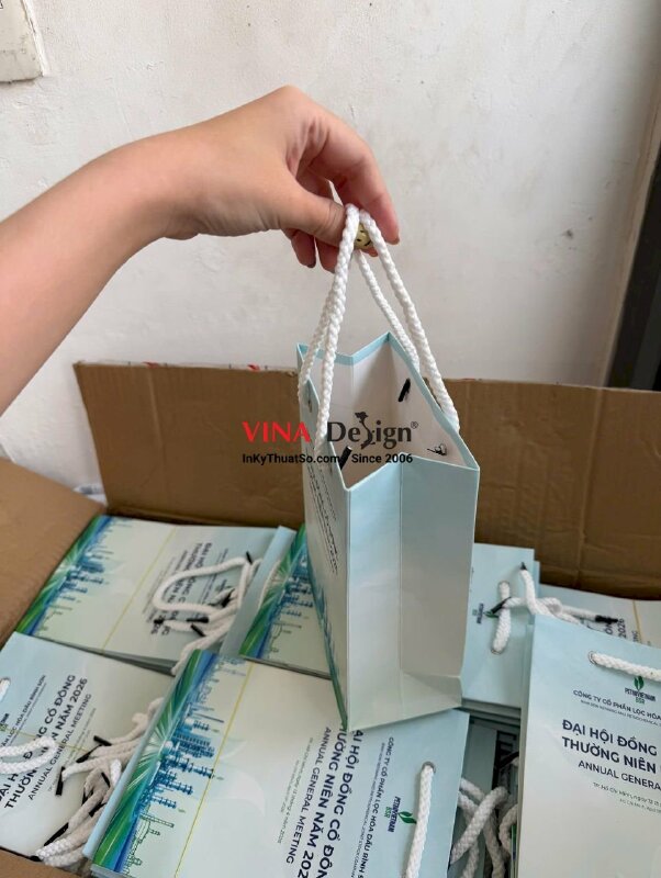 In túi giấy quà tặng sự kiện Đại hội đồng cổ đông thường niên công ty lọc hóa dầu - INKTS3788