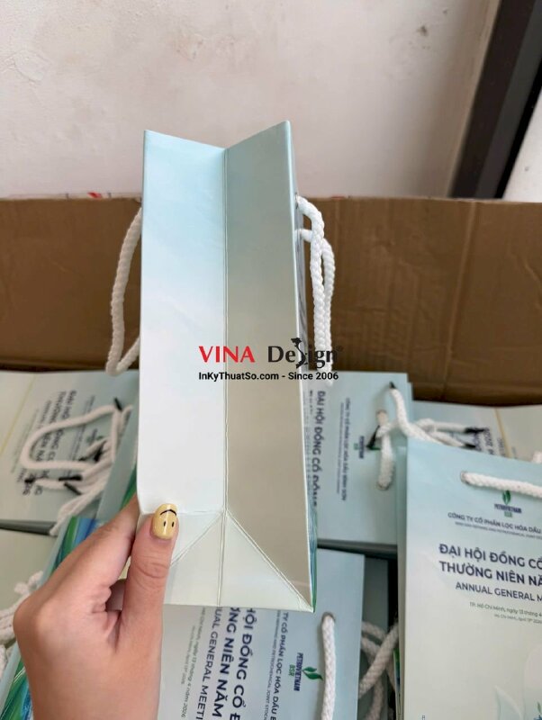 In túi giấy quà tặng sự kiện Đại hội đồng cổ đông thường niên công ty lọc hóa dầu - INKTS3788