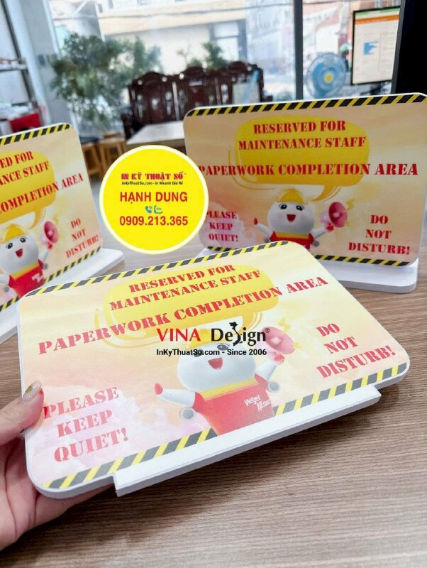 Mô hình Standee để bàn Formex thông báo khu vực dành riêng cho nhân viên, vui lòng không làm phiền - INKTS3804