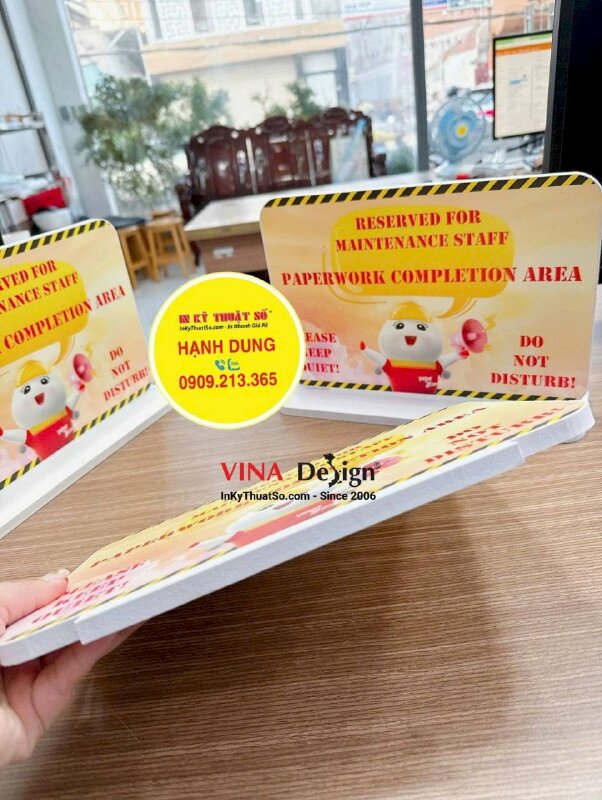Mô hình Standee để bàn Formex thông báo khu vực dành riêng cho nhân viên, vui lòng không làm phiền - INKTS3804