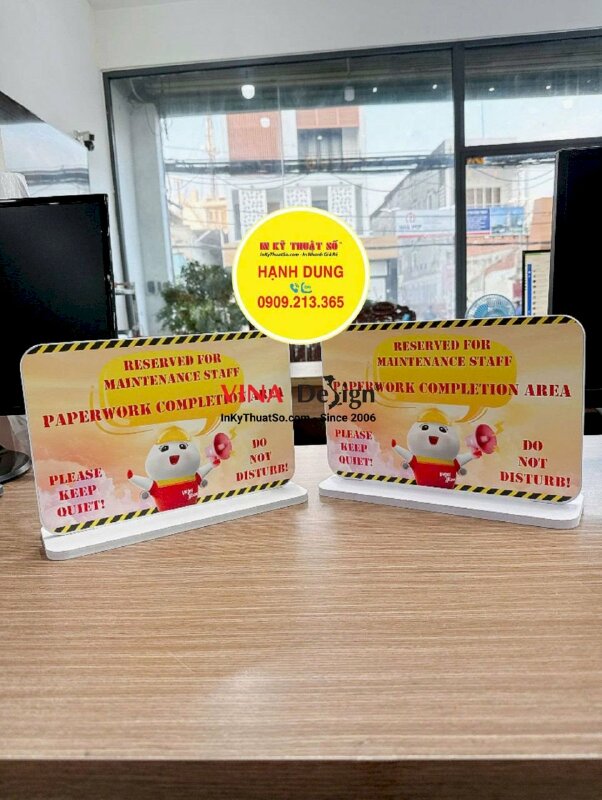 Mô hình Standee để bàn Formex thông báo khu vực dành riêng cho nhân viên, vui lòng không làm phiền - INKTS3804