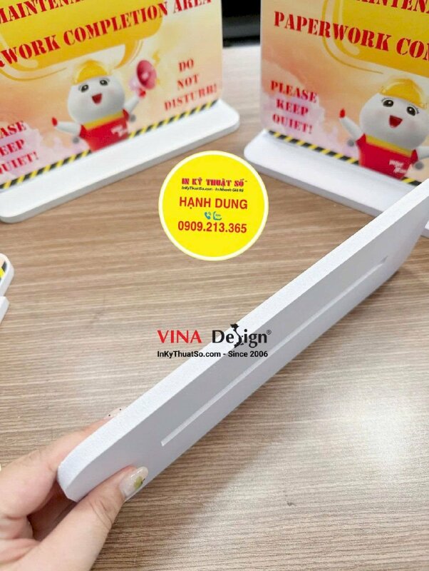 Mô hình Standee để bàn Formex thông báo khu vực dành riêng cho nhân viên, vui lòng không làm phiền - INKTS3804