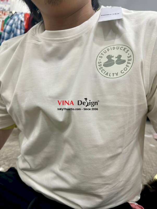 In áo đồng phục quán cafe, in logo tròn ngực áo, slogan lưng áo - INKTS735