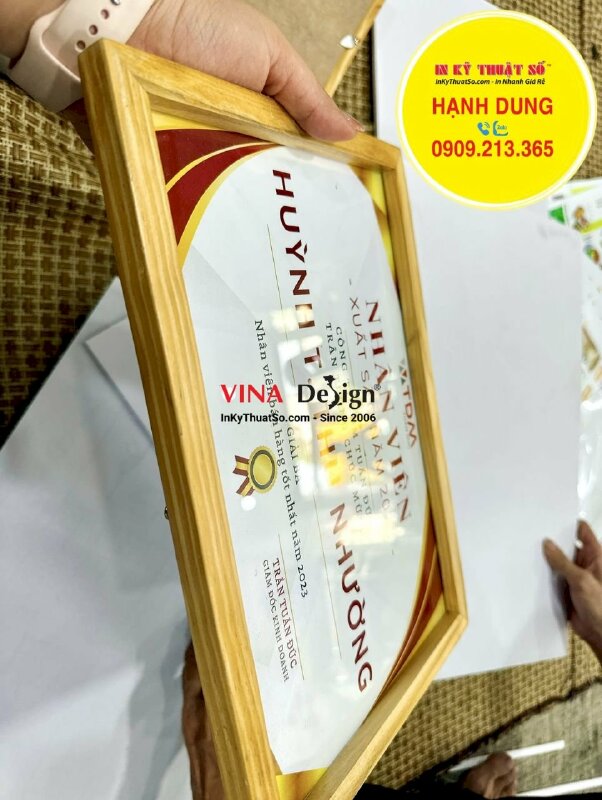 In bằng khen nhân viên bán hàng tốt nhất năm, giấy khen lồng sẵn khung gỗ mặt kính - INKTS1148