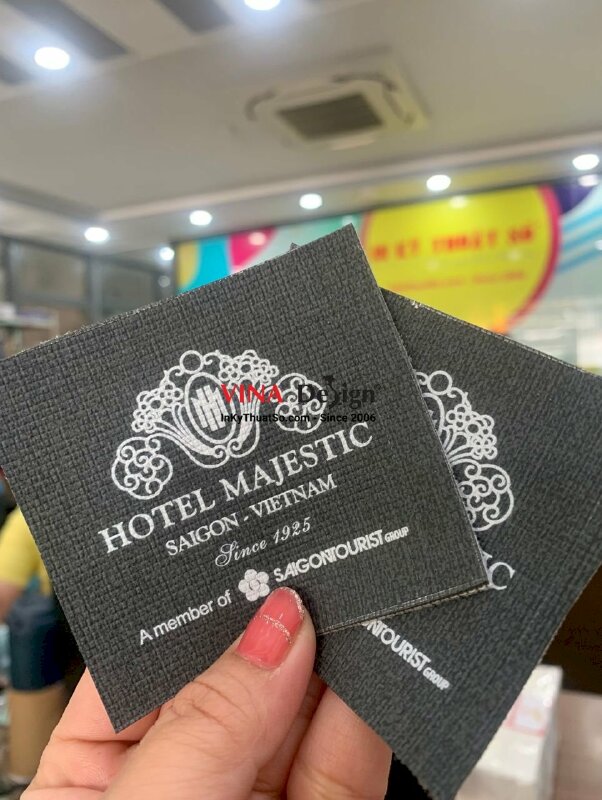In lên da logo khách sạn, in chữ lên da (tấm da khách hàng cung cấp) - INKTS989
