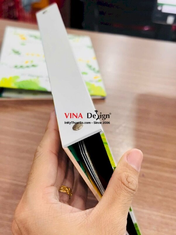 In menu Spa bìa còng, ruột tháo thay di động, menu cuốn đẹp khổ A4 - INKTS3829