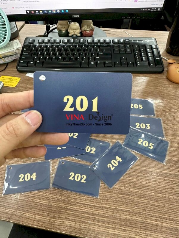 In thẻ chìa khóa khách sạn, in 2 mặt ép mờ, đánh số nhảy, đục lỗ tròn - INKTS761