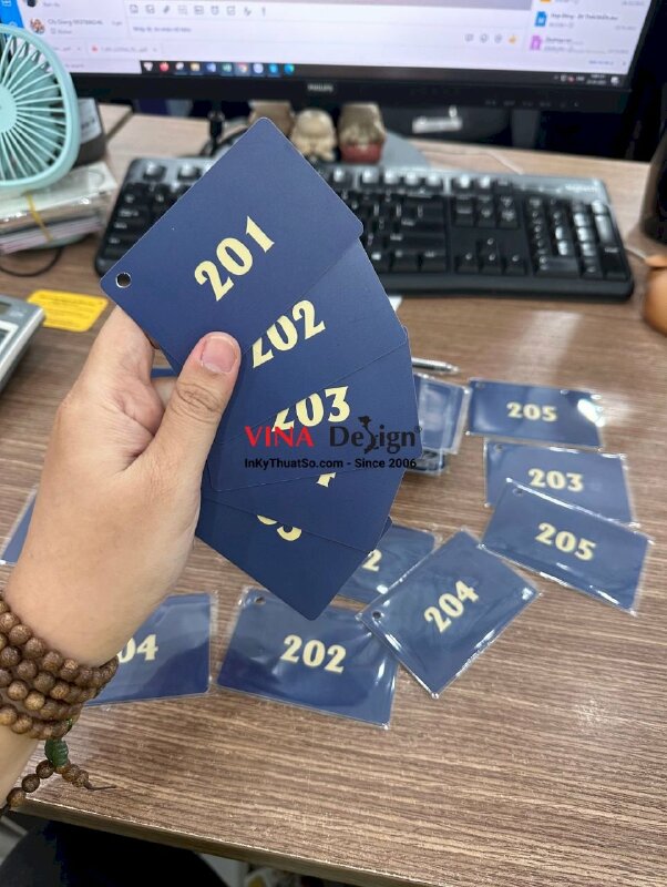 In thẻ chìa khóa khách sạn, in 2 mặt ép mờ, đánh số nhảy, đục lỗ tròn - INKTS761