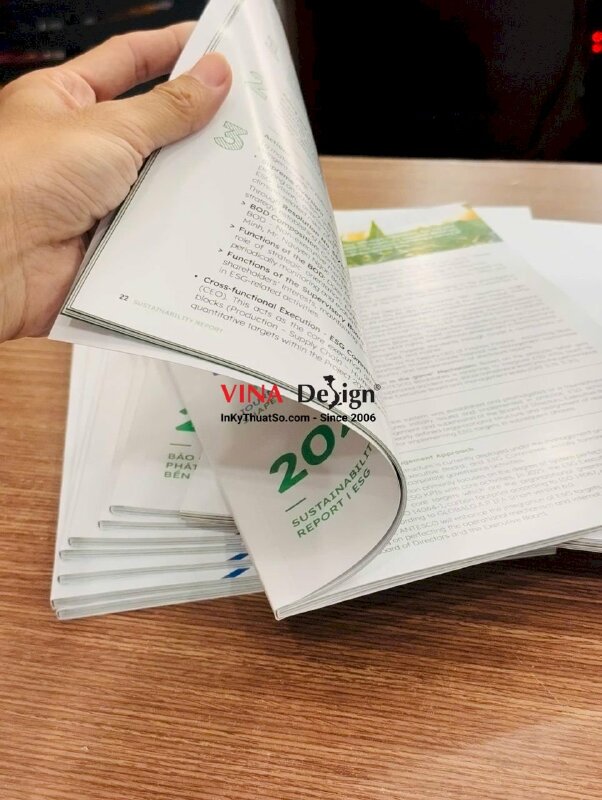 Quyển Sustainability Report Báo cáo phát triển bền vững ESG, in Catalogue 68 trang, khổ A4, dán keo gáy - INKTS21