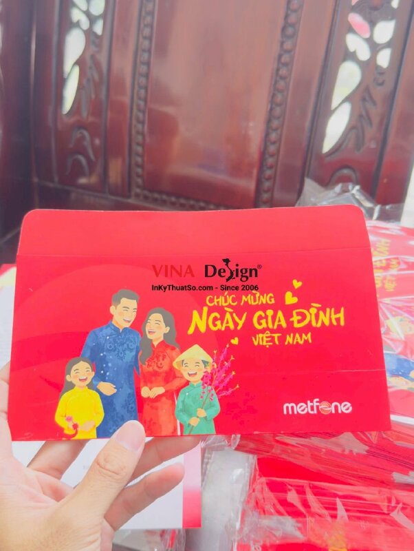 Set bao thư & thiệp chúc mừng Ngày Gia Đình Việt Nam cho công ty nhà mạng viễn thông, hàng gửi từ TPHCM đi Campuchia - INKTS3820