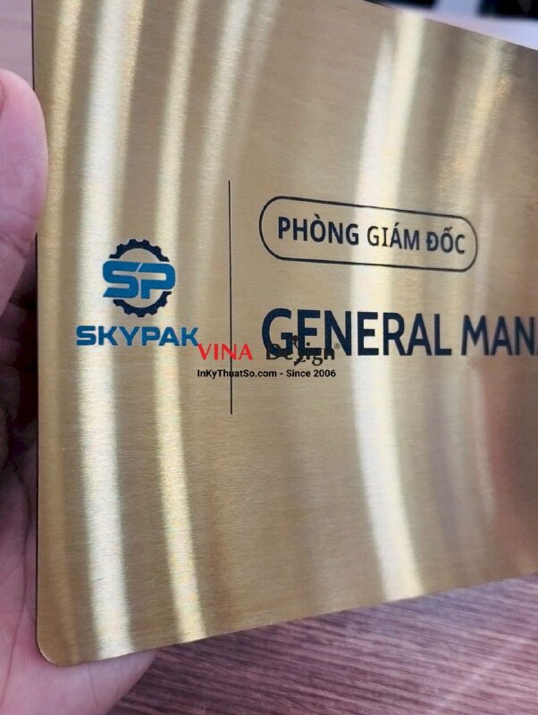 Làm bảng tên phòng giám đốc general manager có logo công ty, in UV phẳng inox xước vàng - INKTS3837