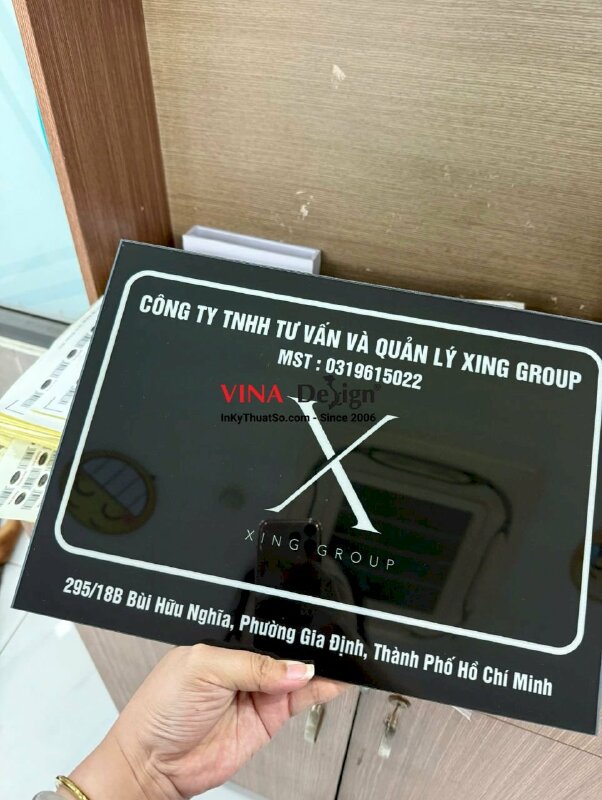 In bảng hiệu Mica trong cho công ty tư vấn và quản lý - INKTS3861