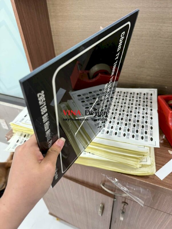 In bảng hiệu Mica trong cho công ty tư vấn và quản lý - INKTS3861