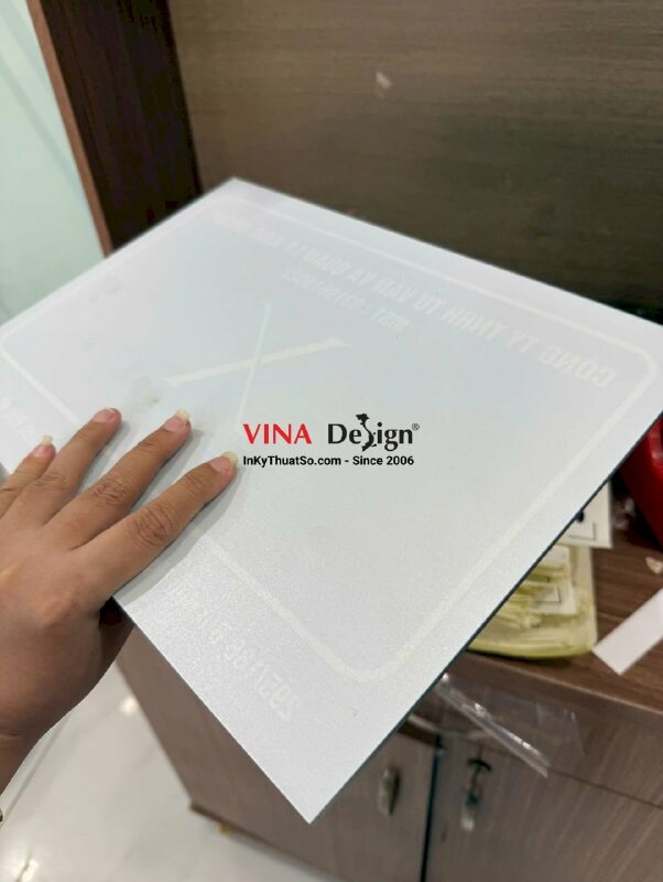 In bảng hiệu Mica trong cho công ty tư vấn và quản lý - INKTS3861